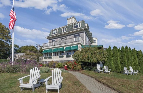 Jamestown Condo | 1 Bedroom Suite, Sleeps 4, w/Kitchenette Overlooking Bay, 10 Min from Newport!