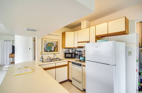 Biloxi Apartment | 1 Block to Beach: Biloxi Hidden Gem w/Gulf View