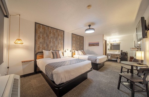 Pinnacles Entrance Badlands Hotel | 1-Hansen Inn & Cabins, Room, Double Queen, Ground Floor, No Pets, No Smoking