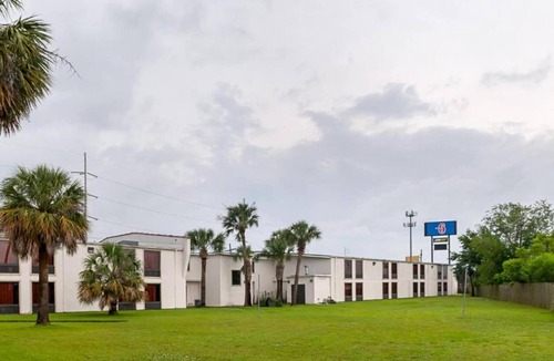 Desire Area Apartment | 1 King Bed | Non-Smoking