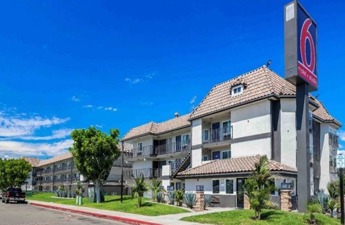 Central Escondido Apartment | 1 King Bed | Non-Smoking