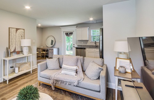 Gulfport Cottage | < 1 Mi to Beach! Family-friendly Gulfport Retreat
