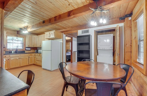 Duson Cabin | < 1 Mi to Casinos: Countryside Louisiana Getaway!