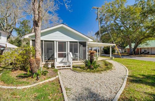Long Beach House | 1 Mi to Gulf Coast! Couples Retreat in Long Beach