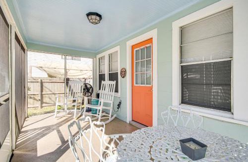 Long Beach House | 1 Mi to Gulf Coast! Couples Retreat in Long Beach