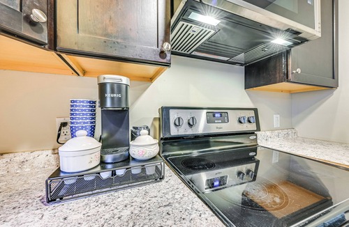 Ames House | 1 Mi to Jack Trice Stadium: Townhome w/Balcony