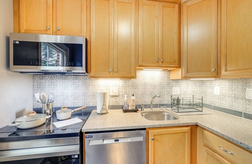 Potomac West House | 1 Mi to Old Town Alexandria: Townhome w/Patio