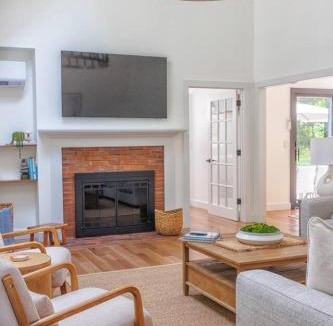 North Falmouth House | 10 min to Old Silver Beach 20 min to Woods Hole