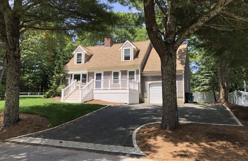Cotuit House | 10 minute walk to the beach! 20% off between August 20 - September 8!