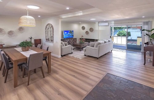 Buena Park House | 10 minutes to Disney, 5 minutes to Knott's! Spacious home at the center of SoCal