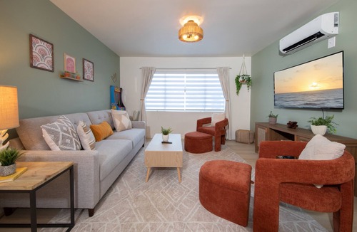 Hawthorne Apartment | 10 Minutes to World Cup - Hot Tub - Fire Pit -Parking - Sleeps 6