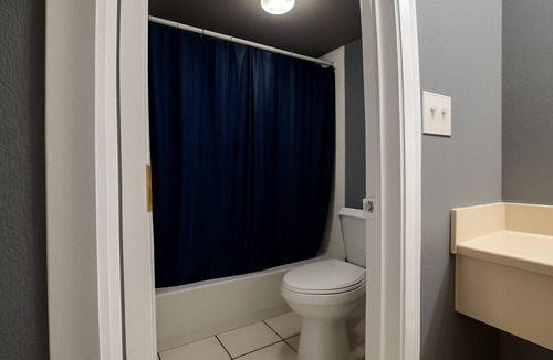 Jackson Apartment | 109 Gated 2 Double Beds Hotel Room