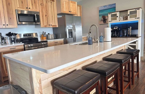 New Lisbon House | 10BR Lakehouse Sleeps 30| Hot Tub & Beach |Pontoon #4
