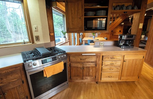 Vulcan House | 11 Beds Sleeps 20+. Pets OK. 4 Bedrooms/Bonus Sleeping Room/Bunk House. 40 Acres