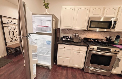 Dubuque Apartment | 115#201-Spacious 3-bedroom apartment with WiFi, AC in charming Dubuque