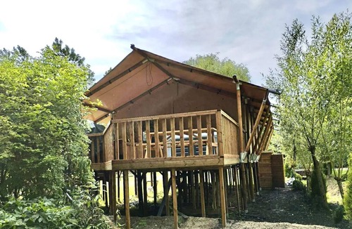 Bresles House | 12-Parc Bungalow 32 m² (2 bedrooms - 2–6 people) + Jacuzzi + Made-up beds + Towels + Beverages + TV + Air conditioning 2–6 people - 2 people
