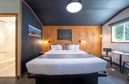Pinnacles Entrance Badlands Hotel | 13-Hansen Inn & Cabins, Cabin, Single King, No Smoking, No Pets