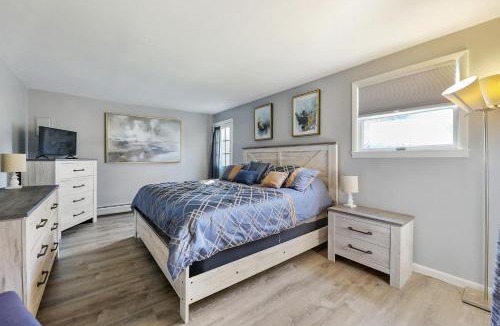 Pittsfield House | 13-Min Jiminy, Fave, Hot Tub, Lg Open LR, Family