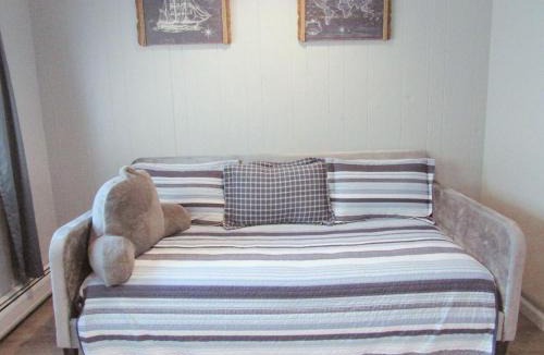 Pittsfield House | 13-Min Jiminy, Fave, Hot Tub, Lg Open LR, Family