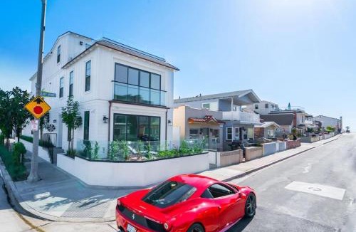 West Newport House | 130 - 39th - Stunning 3 Story with Rooftop Deck home
