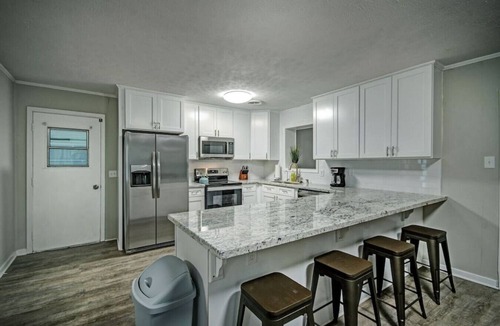 Madison House | 134 Meadowdale · Quite Neighborhood Executive Home 2 to 12 Mths