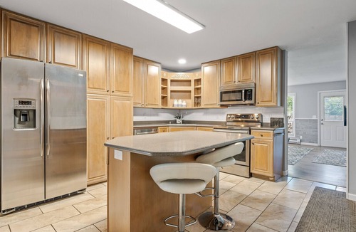 Rochester House | 1419-Walk to Mayo St Mary-Ritabnb Cheerful 5br+6baths,1 min walk to St.Marys