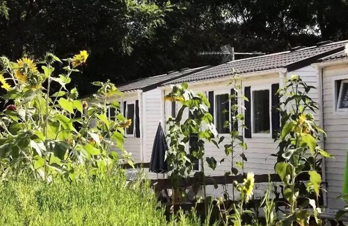 Bresles House | 16-Tiny House 17 m² (2 bedrooms - 1–4 people) + Jacuzzi + Made-up beds + Towels + Beverage kit + TV + Air conditioning 2–4 people - 2 people included