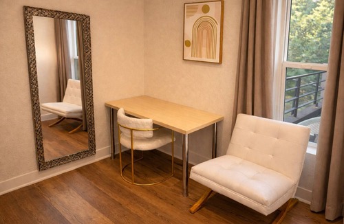 Marina del Rey Apartment | 1BD/1BA . Pool View. Balcony. Kitchen. Free Parking.