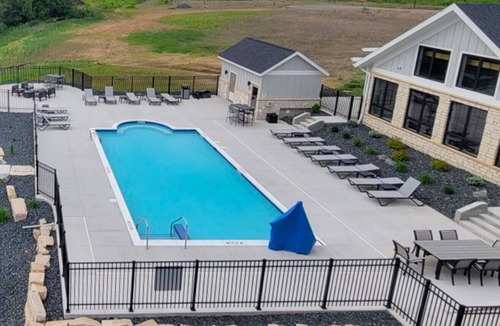 Eau Claire Apartment | 1Bdrm Luxury Apartment|Pickleball/Pool/Sauna |Hwy 93 & I-94