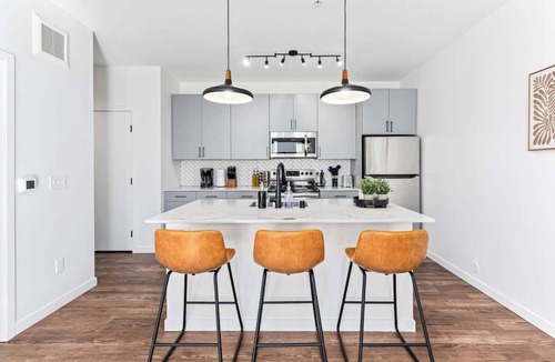 Uptown Apartment | 1Bed Apt, Gym | Lowry Hill | Theater