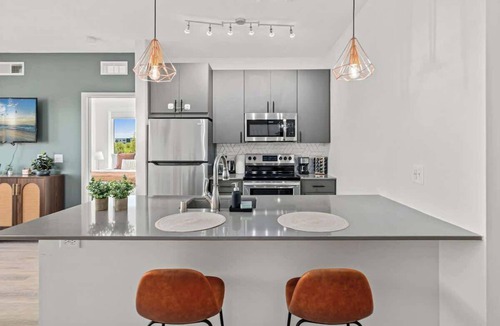 Lyn-Lake Apartment | 1BR Apt | Rooftop, Gym, Workspace