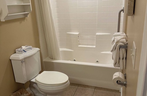 Dennis Port Resort | 1BR in BREAKERS RESORT 100 yards from Inman beach plus 2 pools and rear deckyard