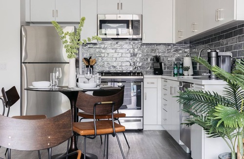 Westlake Apartment | 1BR Stylish Luxe Apt. 360 Rooftop View near USC