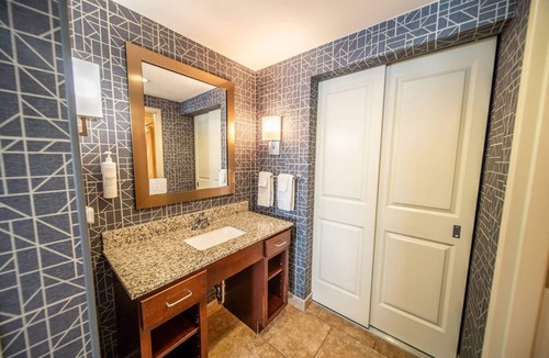 Kutzky Park Hotel | 1BR Suite w/2 Queen Beds, Kitchen, Pool & Free Breakfast | 2 mi to Mayo Clinic