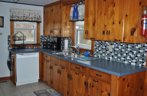 North Eastham Cottage | 2/10 mile Walk to Private Bayside Beach - Secluded Getaway - Central AC