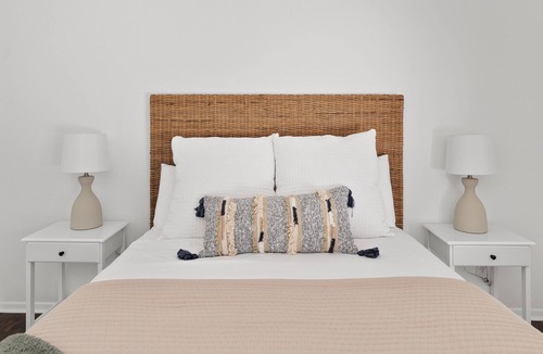 Daphne Condo | 2 /2 Condo Overlooking 18th Hole! Parking + Wi-Fi