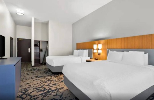 South Baton Rouge Hotel | 2 Baton Rouge StaysNear LSU, Blue Bayou Park, Zoo & Perkins Rowe Shopping