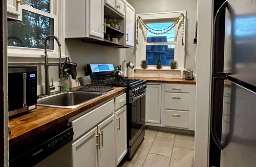 Ames House | 2 Bdrm home close to downtown Ames, Jack Trice, Hilton Coliseum & Stephens
