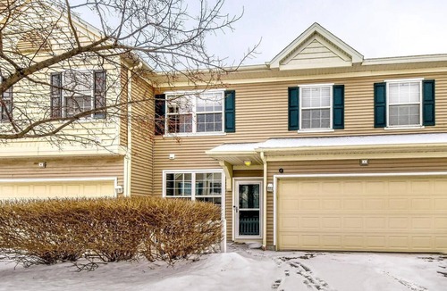 Blaine House | 2 bed 1.5 bath in Blaine, Mn in Club West-for 3m Open & Target USA attendance.