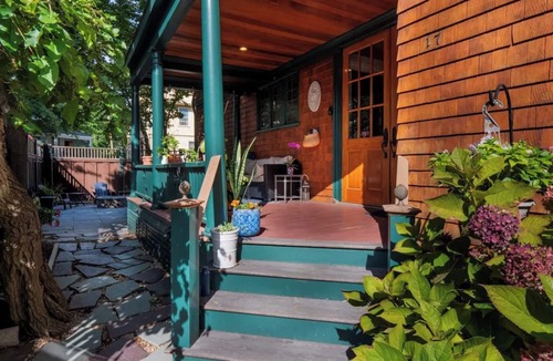 Top of the Hill Apartment | 2-bed 2-bath historic home in Newport, Rhode Island
