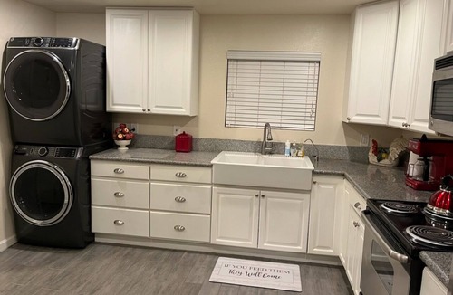 Blythe House | 2 bedroom, 2 bath farmhouse