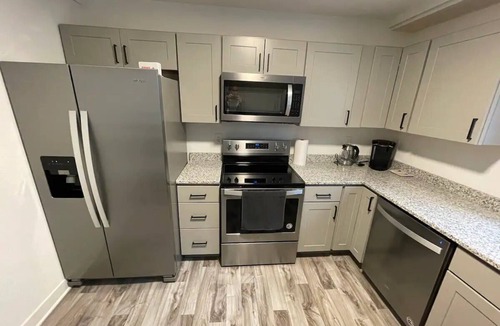Kutzky Park House | 2 Bedroom Apartment, Walk To Mayo, Free Parking