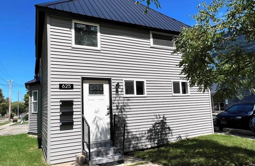 Kutzky Park House | 2 Bedroom Apartment, Walk To Mayo, Free Parking
