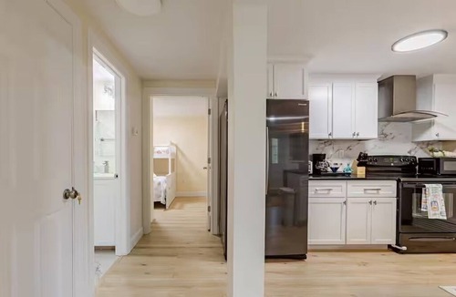 Plymouth Apartment | 2-bedroom corporate apartment in delightful Plymouth with AC