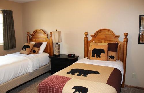 Eagle River House | 2 Bedroom Lower Duck Lake Condo