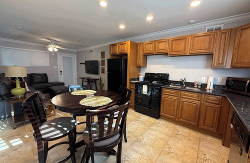 Highlands - Perkins Apartment | 2 bedroom private apt & laundry