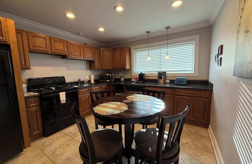 Highlands - Perkins Apartment | 2 bedroom private apt & laundry