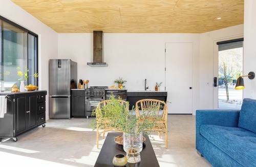 Downtown Palm Springs Hotel | 2-Bedroom Suite | Blackhaus Hotel by AvantStay