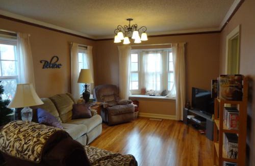 Kutzky Park House | 2 Blks St Marys 2 Main Fl Beds Bath CoveredByFaith