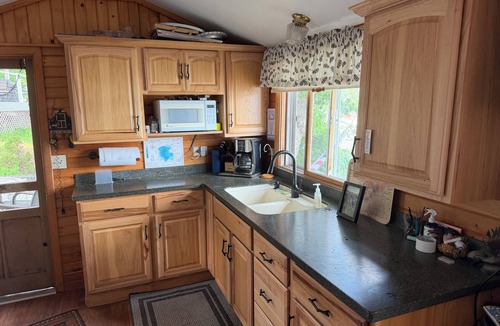 Waupaca Cottage | 2 Charming cottages on Columbia Lake walking distance to the Wheelhouse & Casino